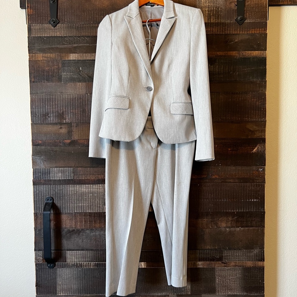 Women’s Suit - Express